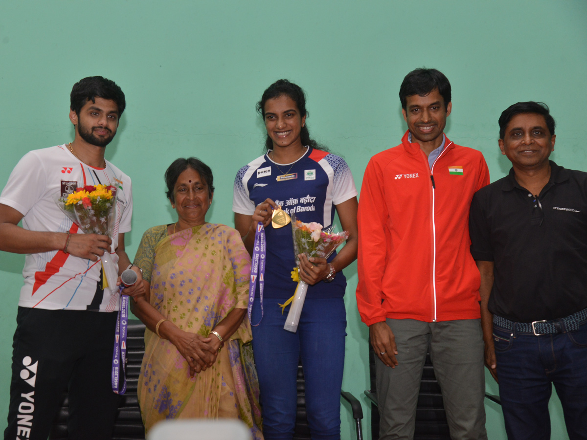 PV Sindhu With Pullela Gopichand Press Meet Photo Gallery - Sakshi8