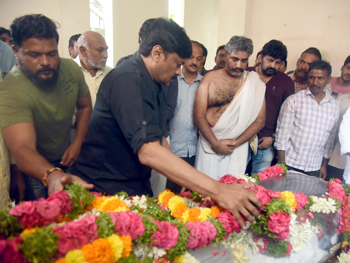 Celebrities pay tribute to actor Devadas Kanakala Photo Gallery - Sakshi2