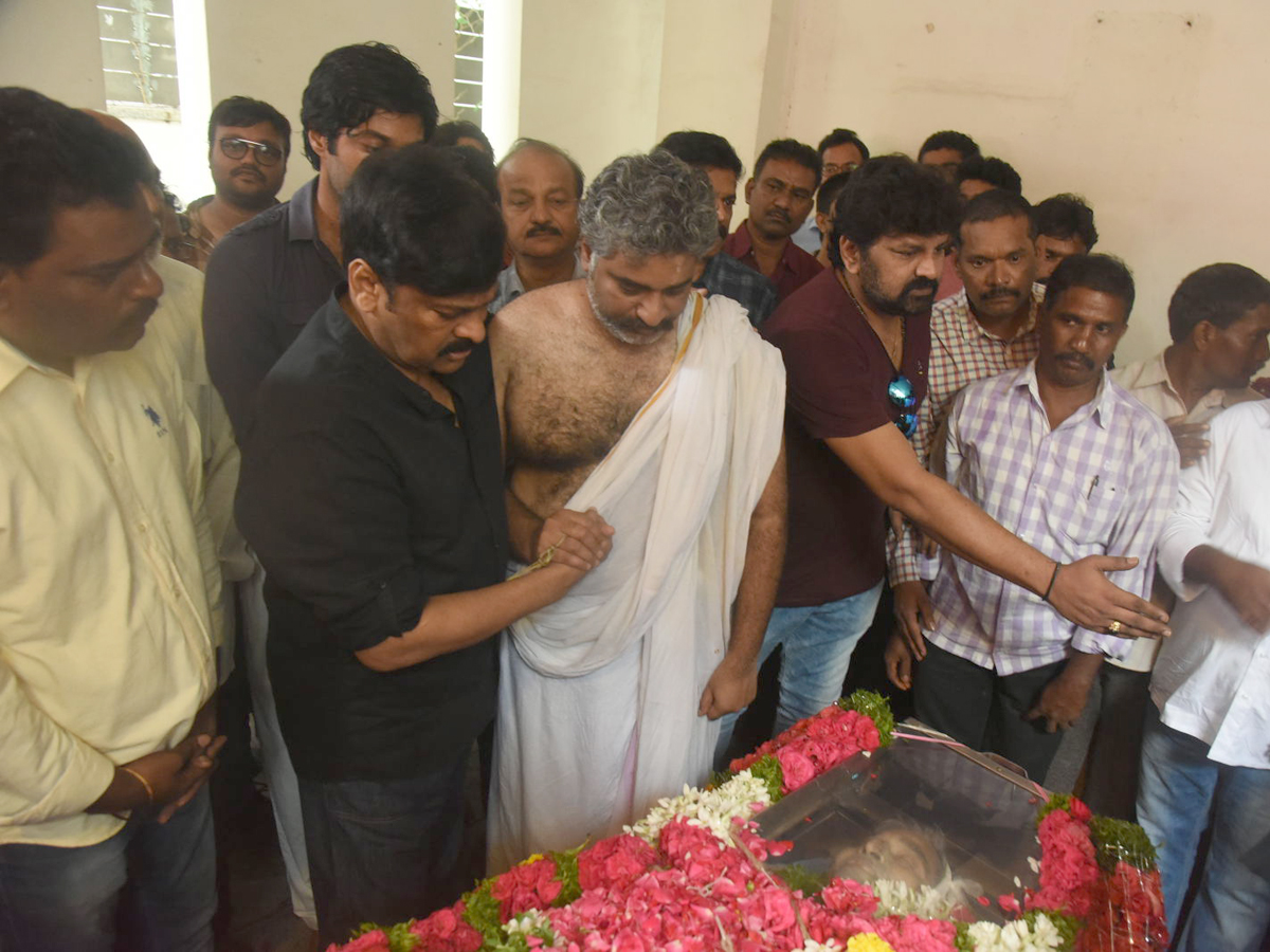 Celebrities pay tribute to actor Devadas Kanakala Photo Gallery - Sakshi23