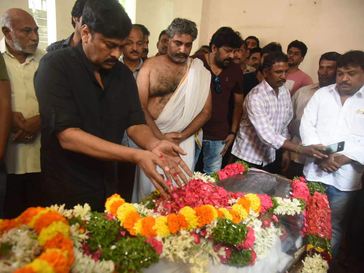 Celebrities pay tribute to actor Devadas Kanakala Photo Gallery - Sakshi3