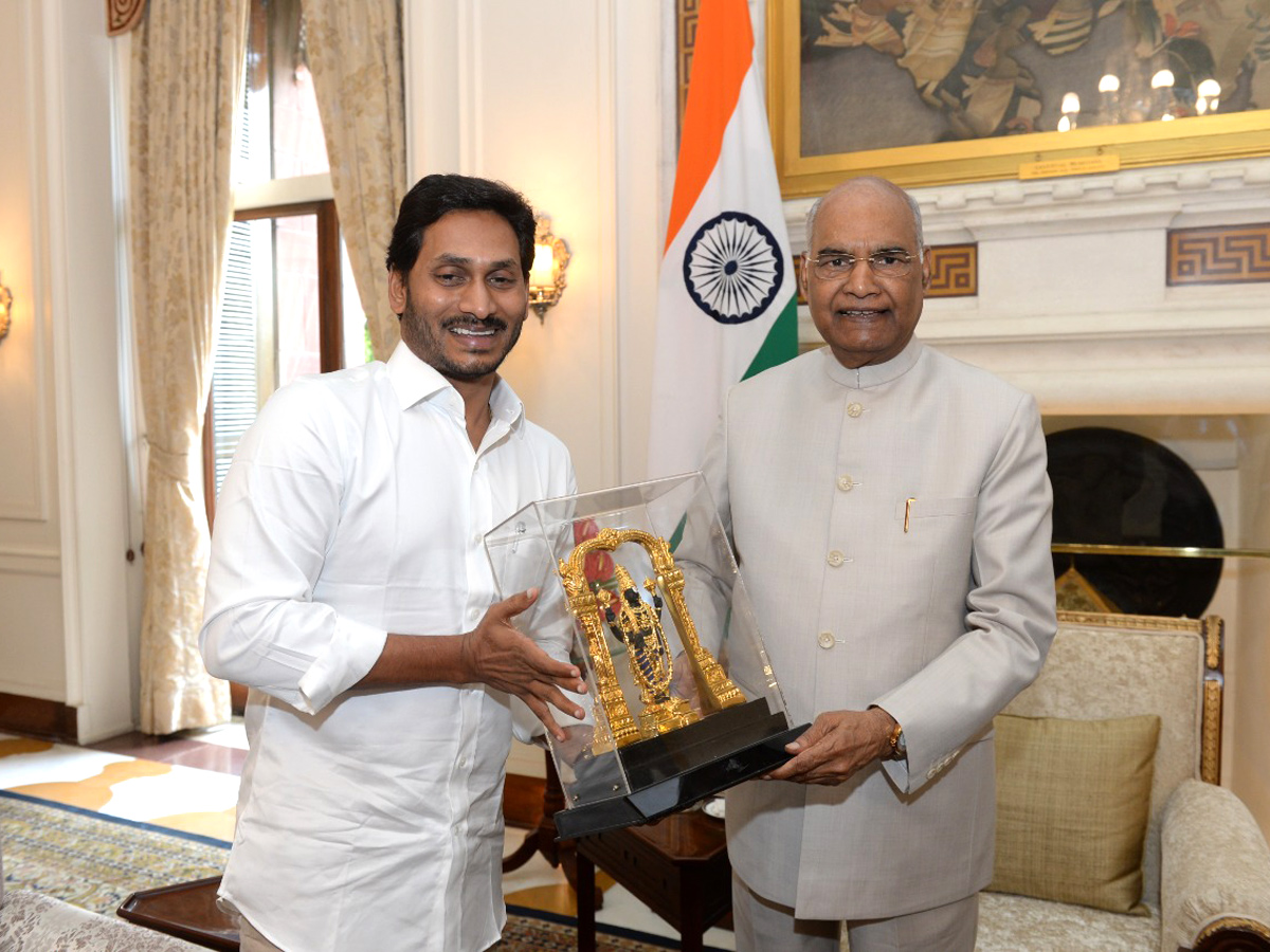 CM YS Jagan meets President Ramnath Kovind Photo Gallery - Sakshi1