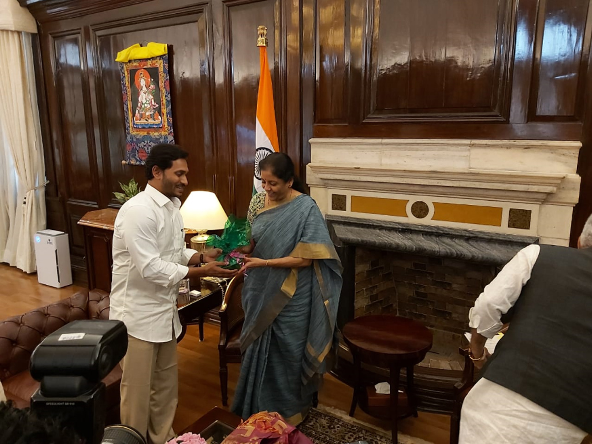 CM YS Jagan meets President Ramnath Kovind Photo Gallery - Sakshi7