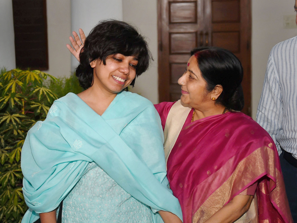 Sushma Swaraj passes away Photo Gallery  - Sakshi14