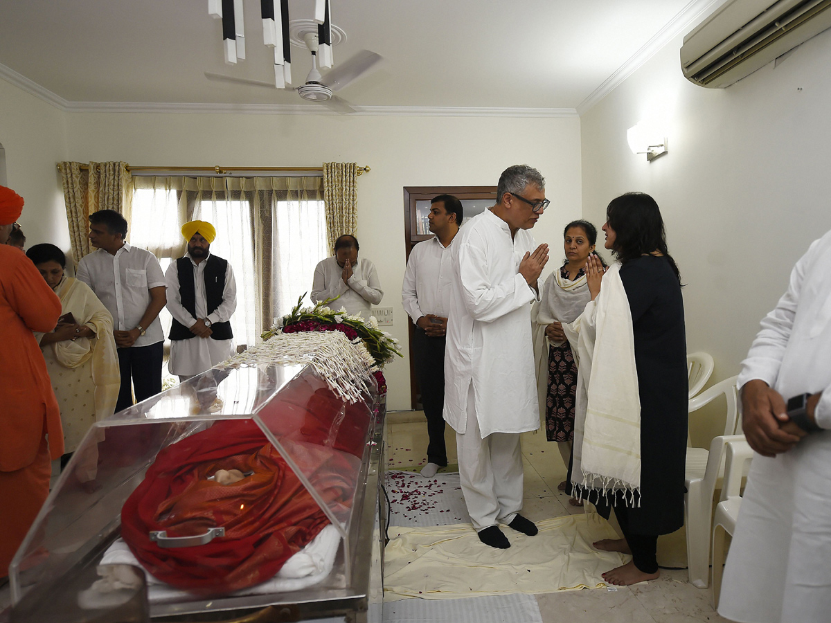 political Leaders Pay Tribute to Sushma Swaraj Photo Gallery - Sakshi12