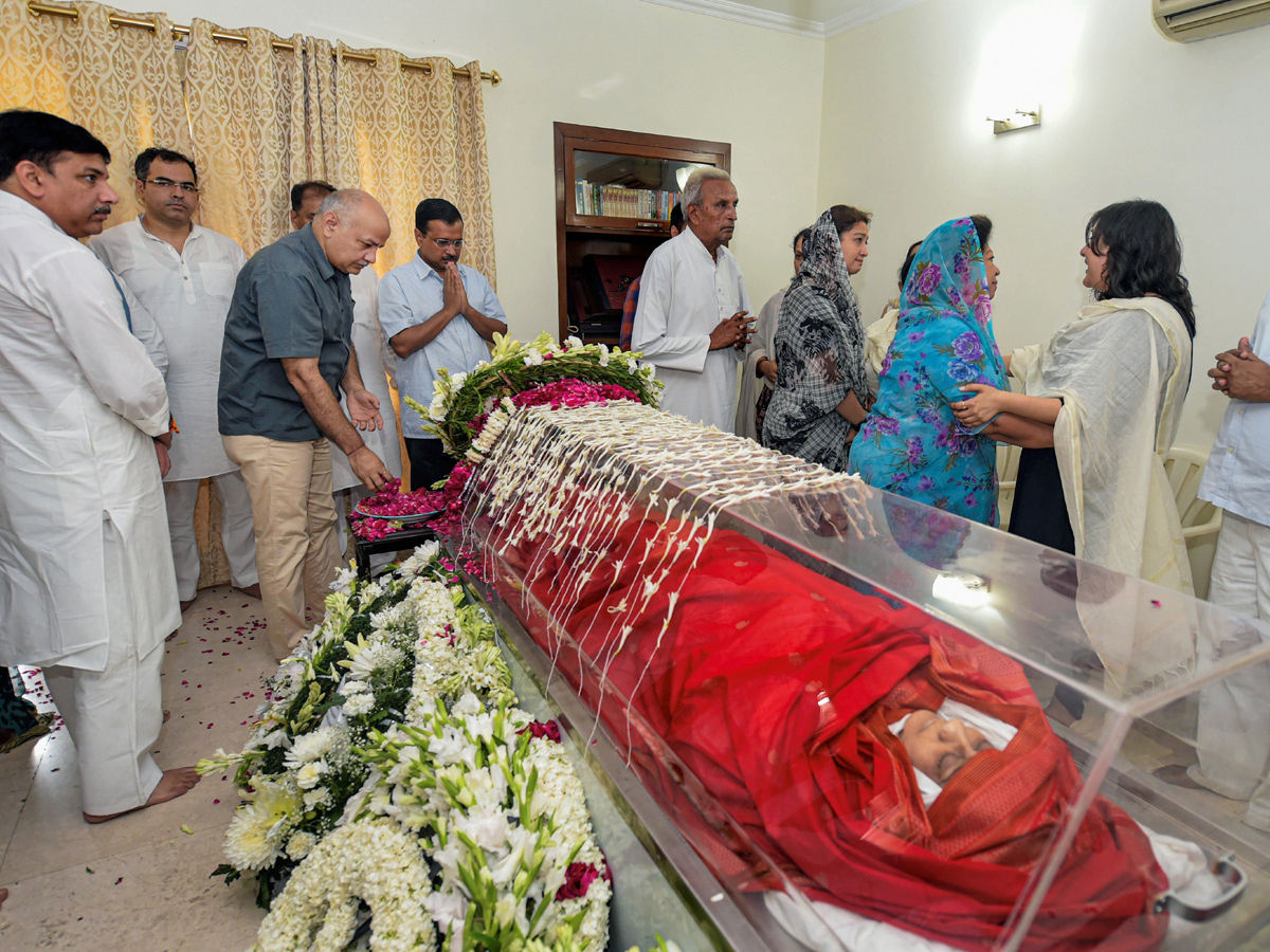 political Leaders Pay Tribute to Sushma Swaraj Photo Gallery - Sakshi5