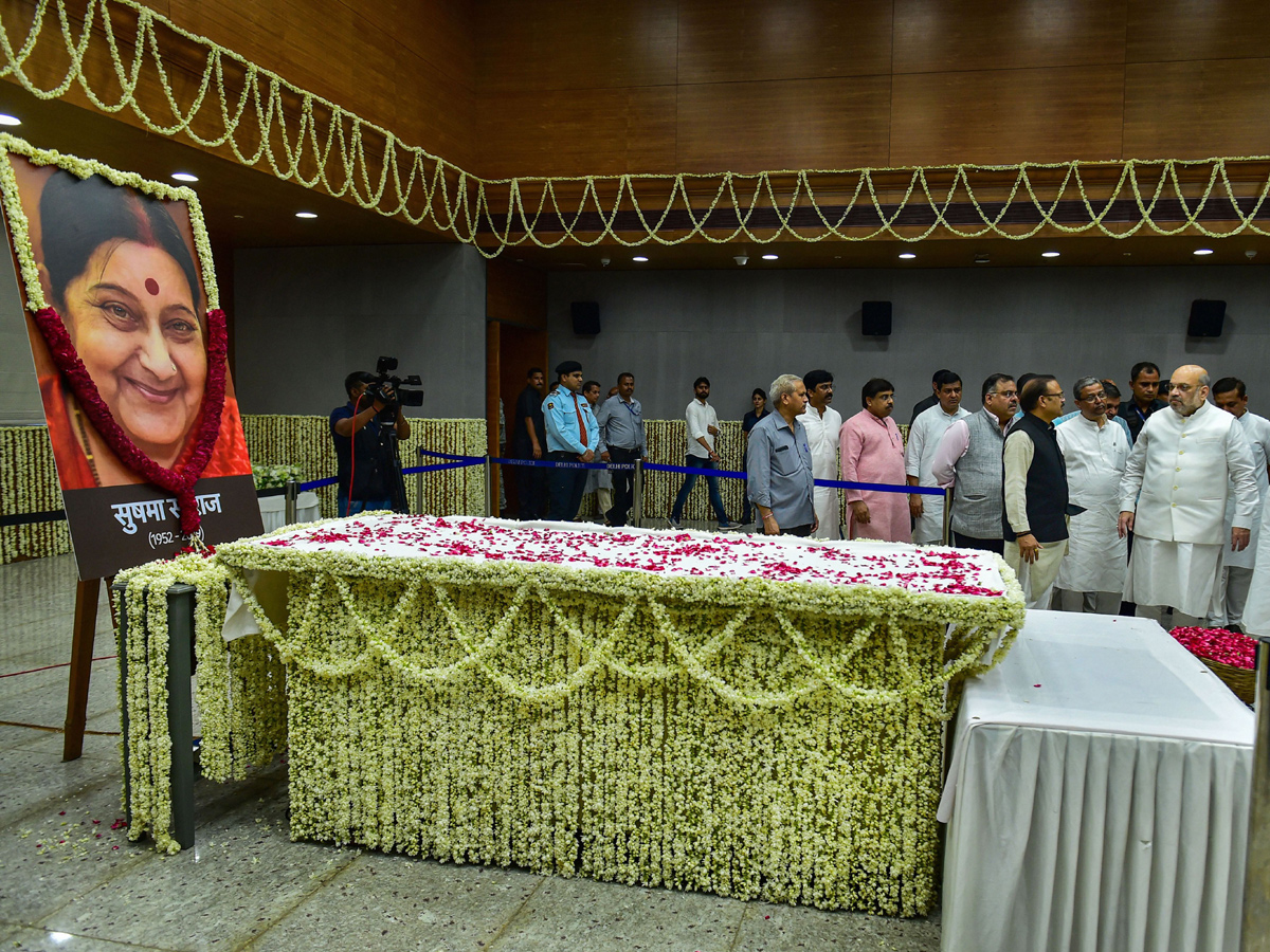 political Leaders Pay Tribute to Sushma Swaraj Photo Gallery - Sakshi6