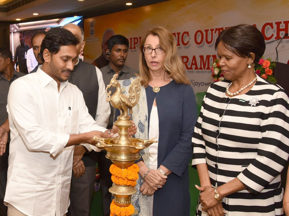 AP CM YS Jagan Speech in Diplomatic Outreach Summit Photo Gallery - Sakshi1