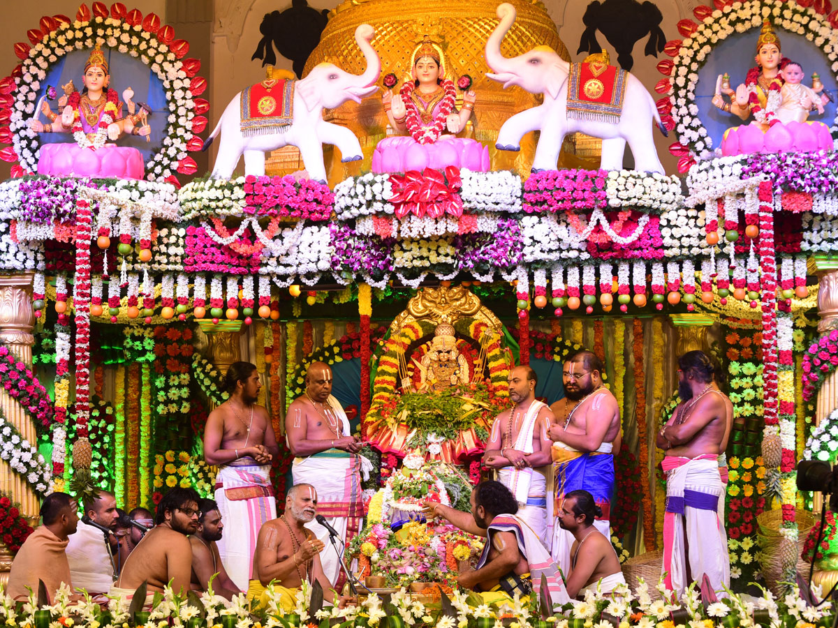 Varalakshmi Vratham Tiruchanur Sri Padmavathi Temple Photo Gallery - Sakshi12