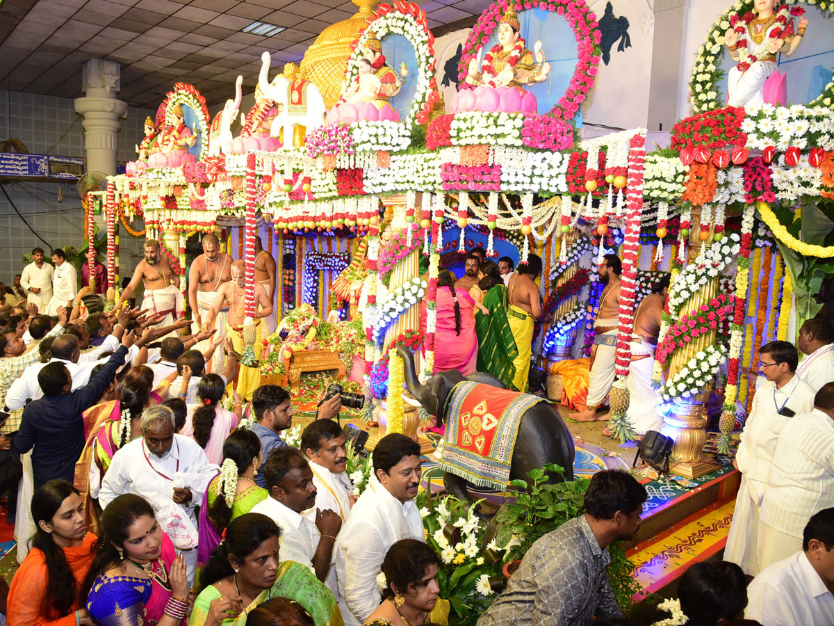 Varalakshmi Vratham Tiruchanur Sri Padmavathi Temple Photo Gallery - Sakshi28