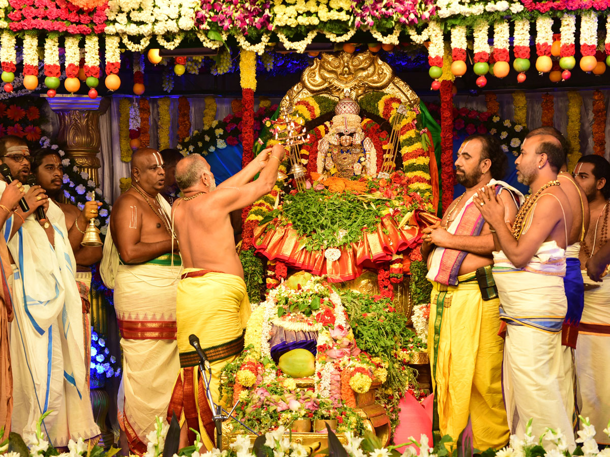 Varalakshmi Vratham Tiruchanur Sri Padmavathi Temple Photo Gallery - Sakshi9