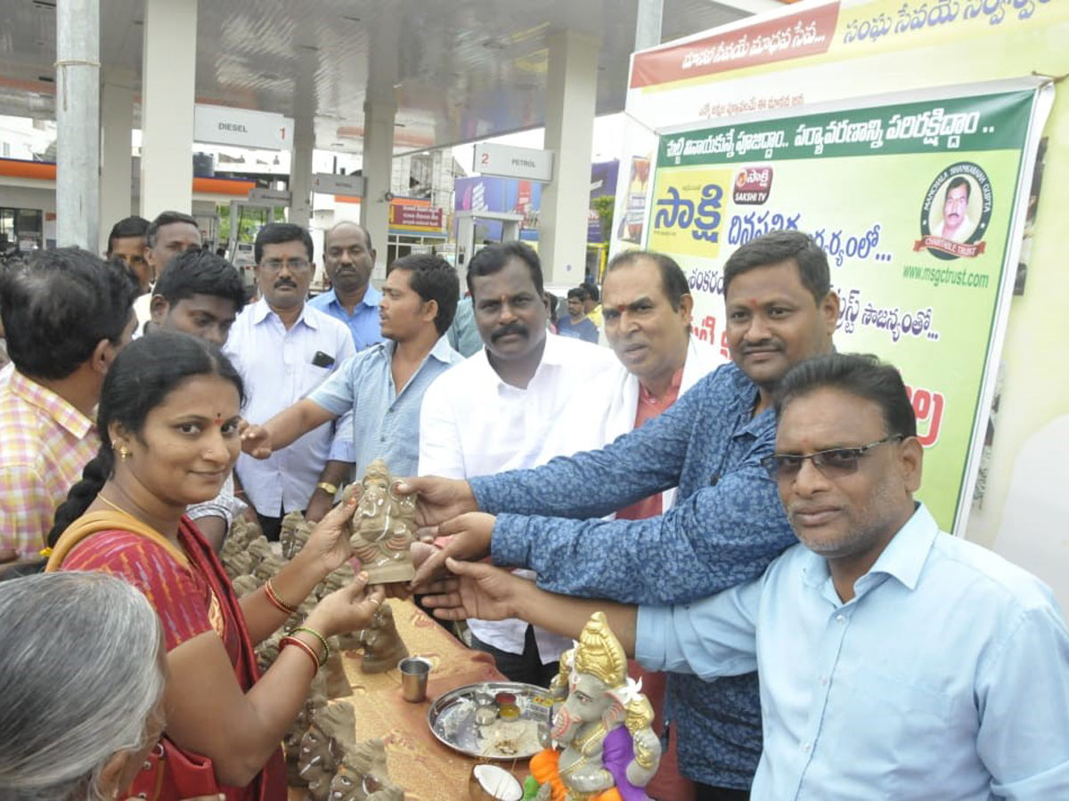 Ganesha Statues Distribution In Sakshi Photo Gallery - Sakshi14