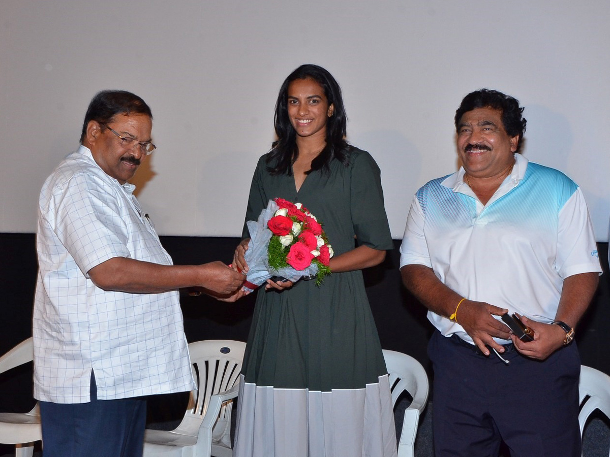 PV Sindhu Watches Kousalya Krishnamurthy Movie Photo Gallery - Sakshi5