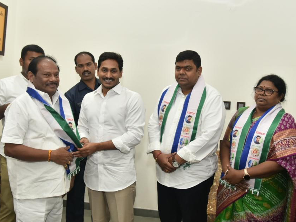 Visakha Dairy Adari Anand Joins Ysr Congress Party Photo Gallery - Sakshi15