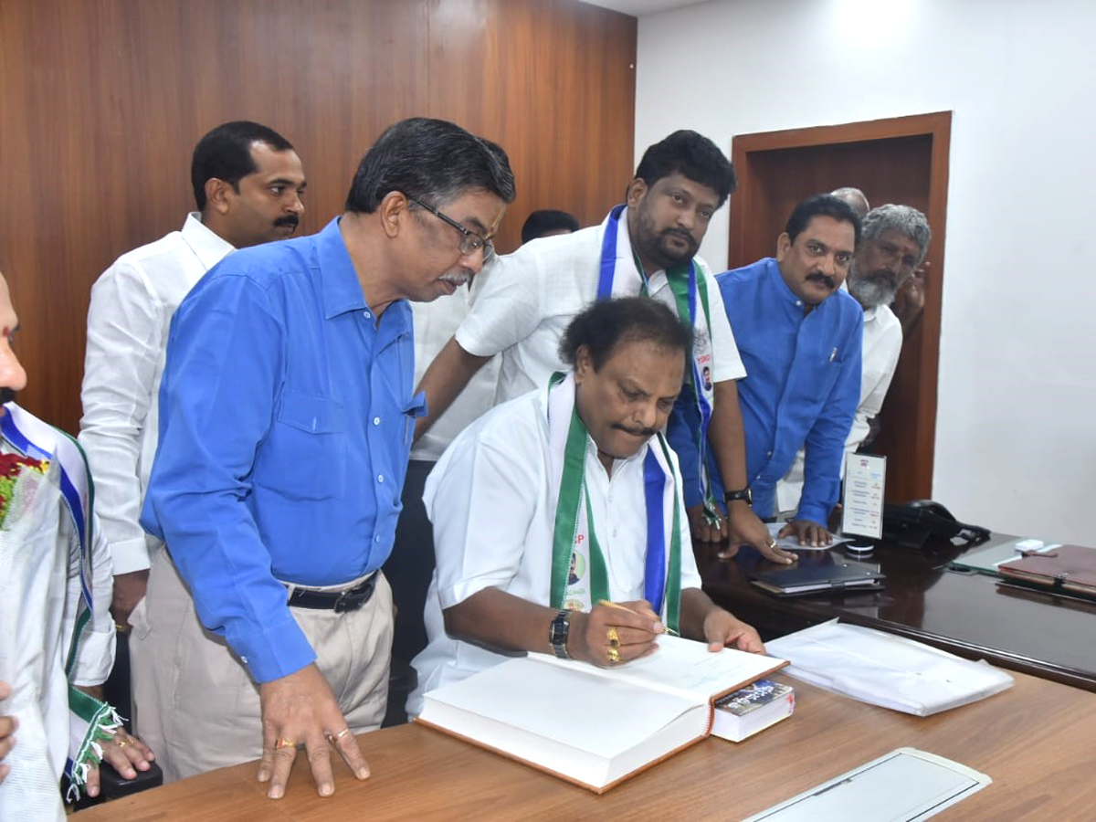 YSRCP Leaders MLC Oath Council Chairman Sharif Chamber Photo Gallery - Sakshi13