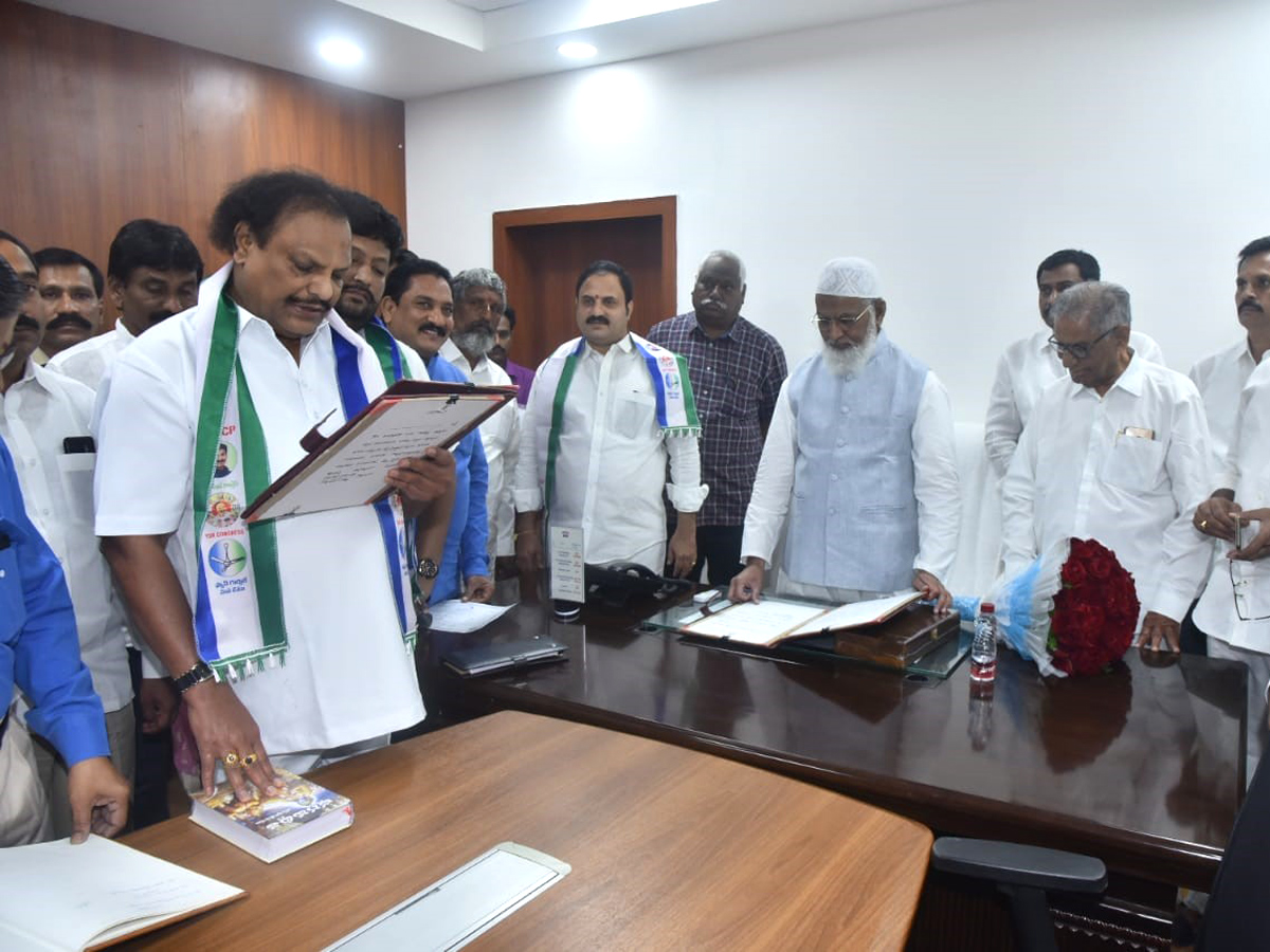 YSRCP Leaders MLC Oath Council Chairman Sharif Chamber Photo Gallery - Sakshi6