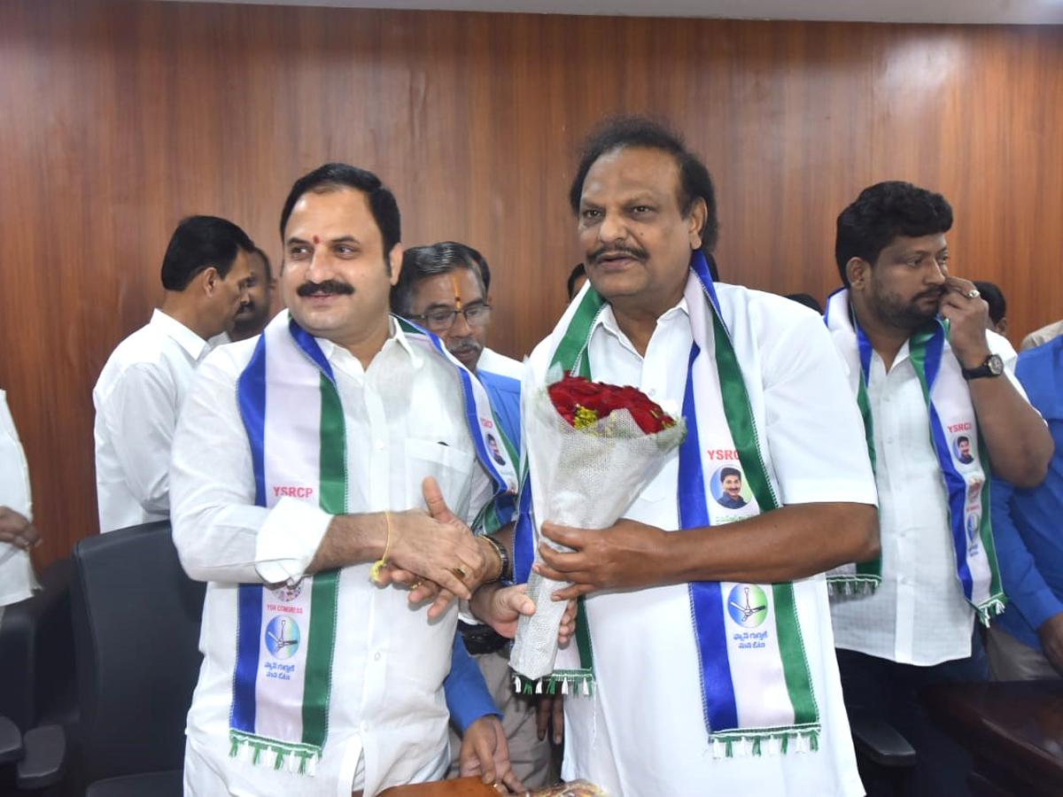 YSRCP Leaders MLC Oath Council Chairman Sharif Chamber Photo Gallery - Sakshi7