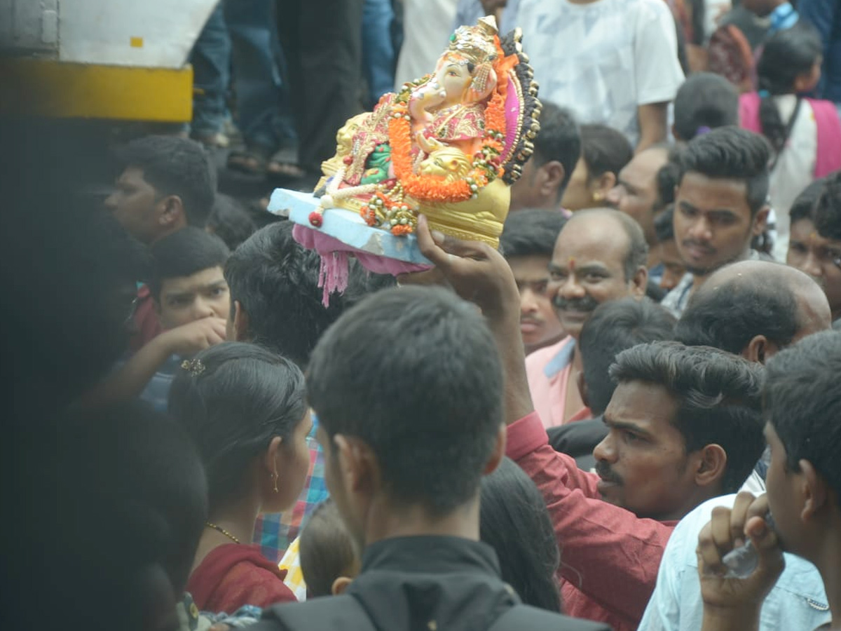 hyderabad ganesh nimajjanam Photo Gallery - Sakshi15