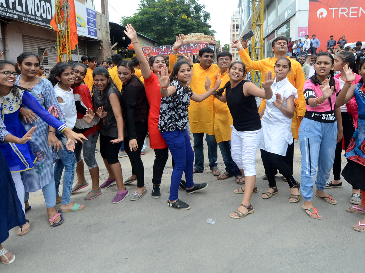 Ganesh Nimajjanam At Hussain Sagar Photo Gallery - Sakshi7