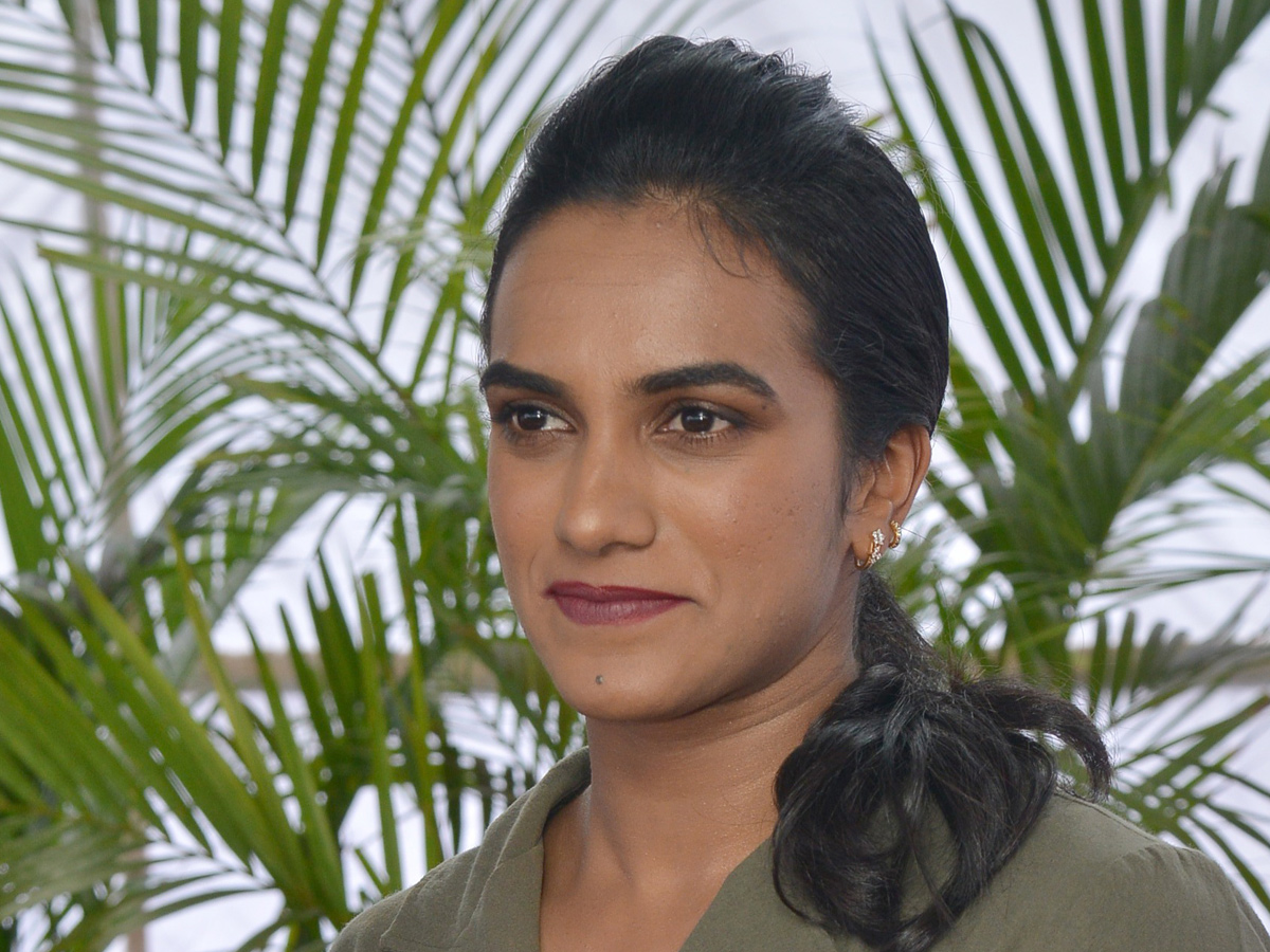 Nagarjuna Gifted BMW Car to PV Sindhu - Sakshi2