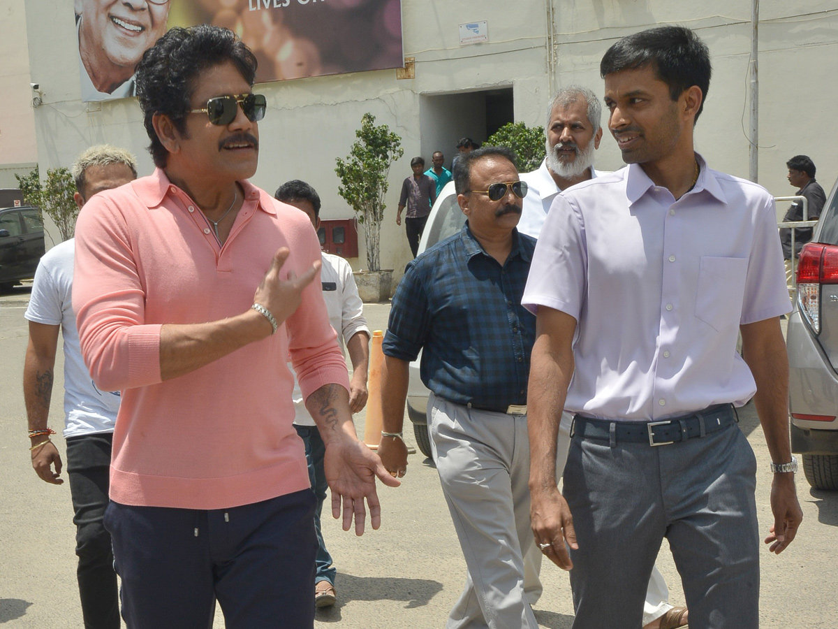 Nagarjuna Gifted BMW Car to PV Sindhu - Sakshi3