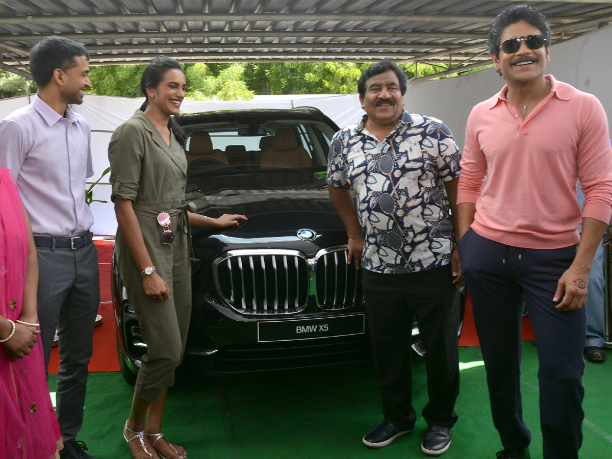 Nagarjuna Gifted BMW Car to PV Sindhu - Sakshi7