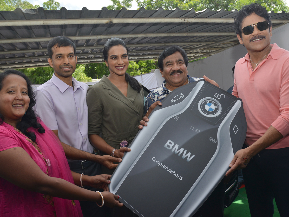 Nagarjuna Gifted BMW Car to PV Sindhu - Sakshi1