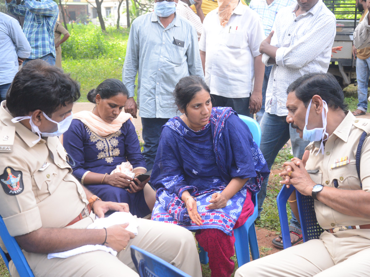 Ongoing Operation Godavari Boat Lift Out Photo Gallery - Sakshi26