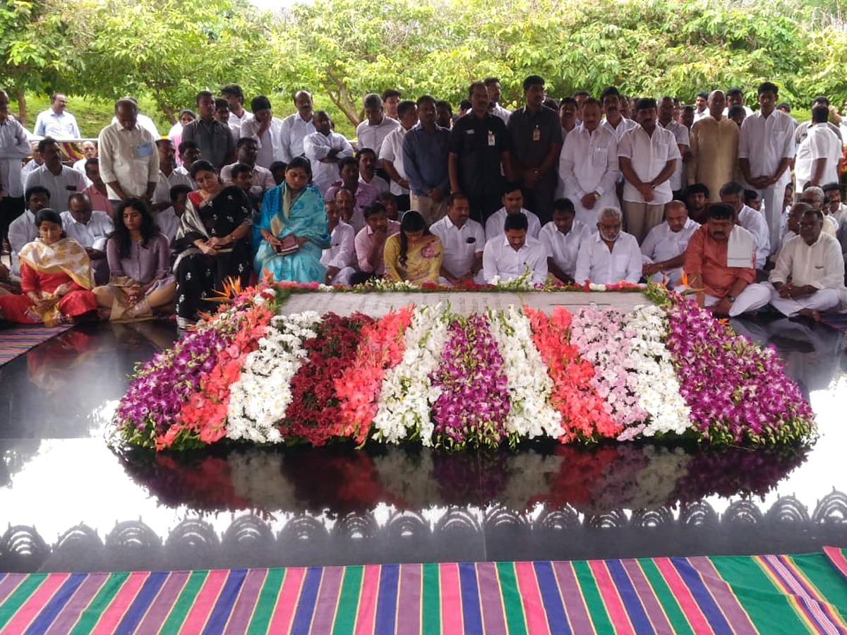 CM Jagan Pays Tribute-YS Rajasekhara Reddy Idupulapaya ysr Ghat Photo Gallery - Sakshi3