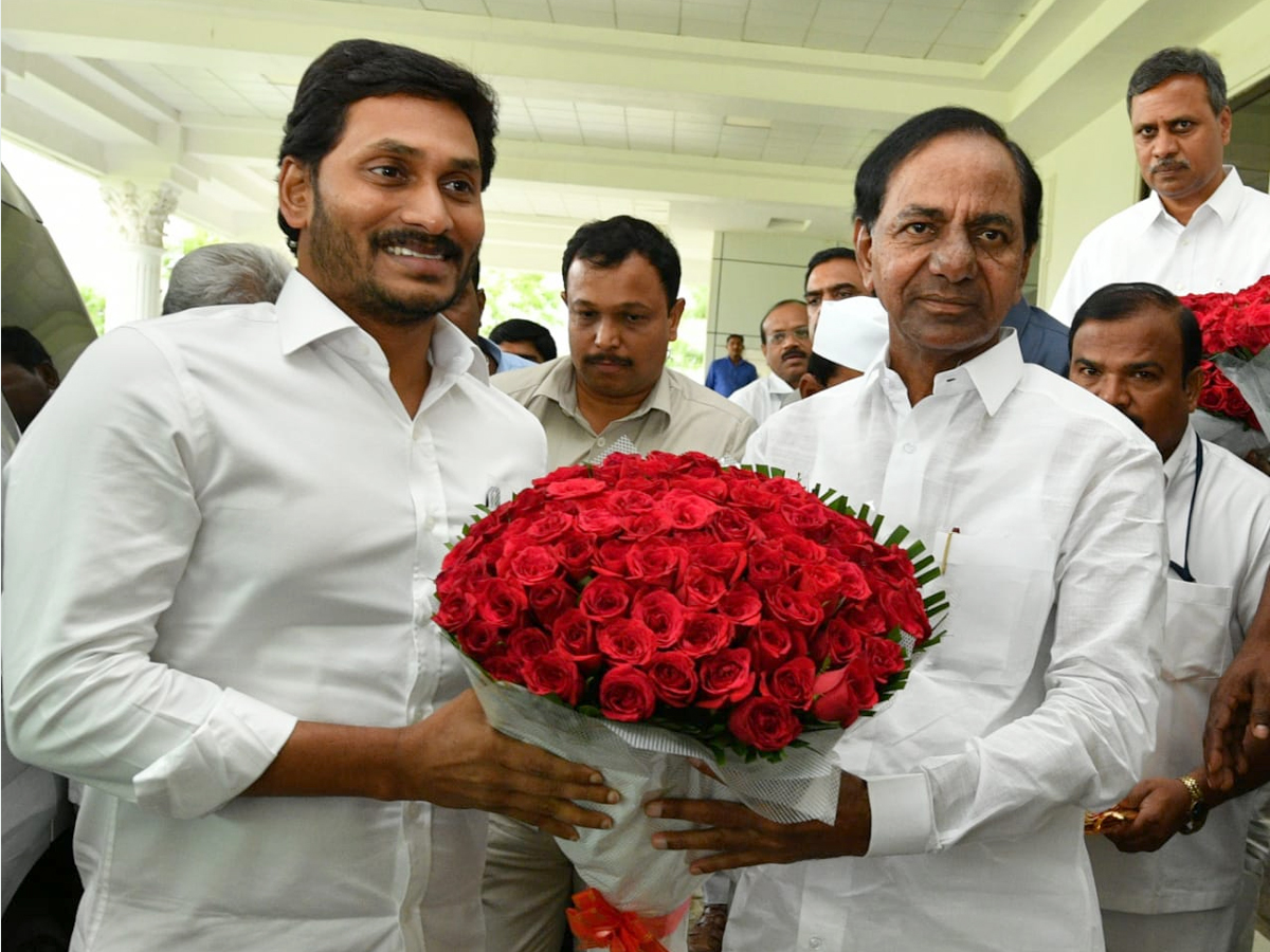 AP CM YS Jagan meets CM KCR at Pragati Bhavan Photo Gallery - Sakshi1