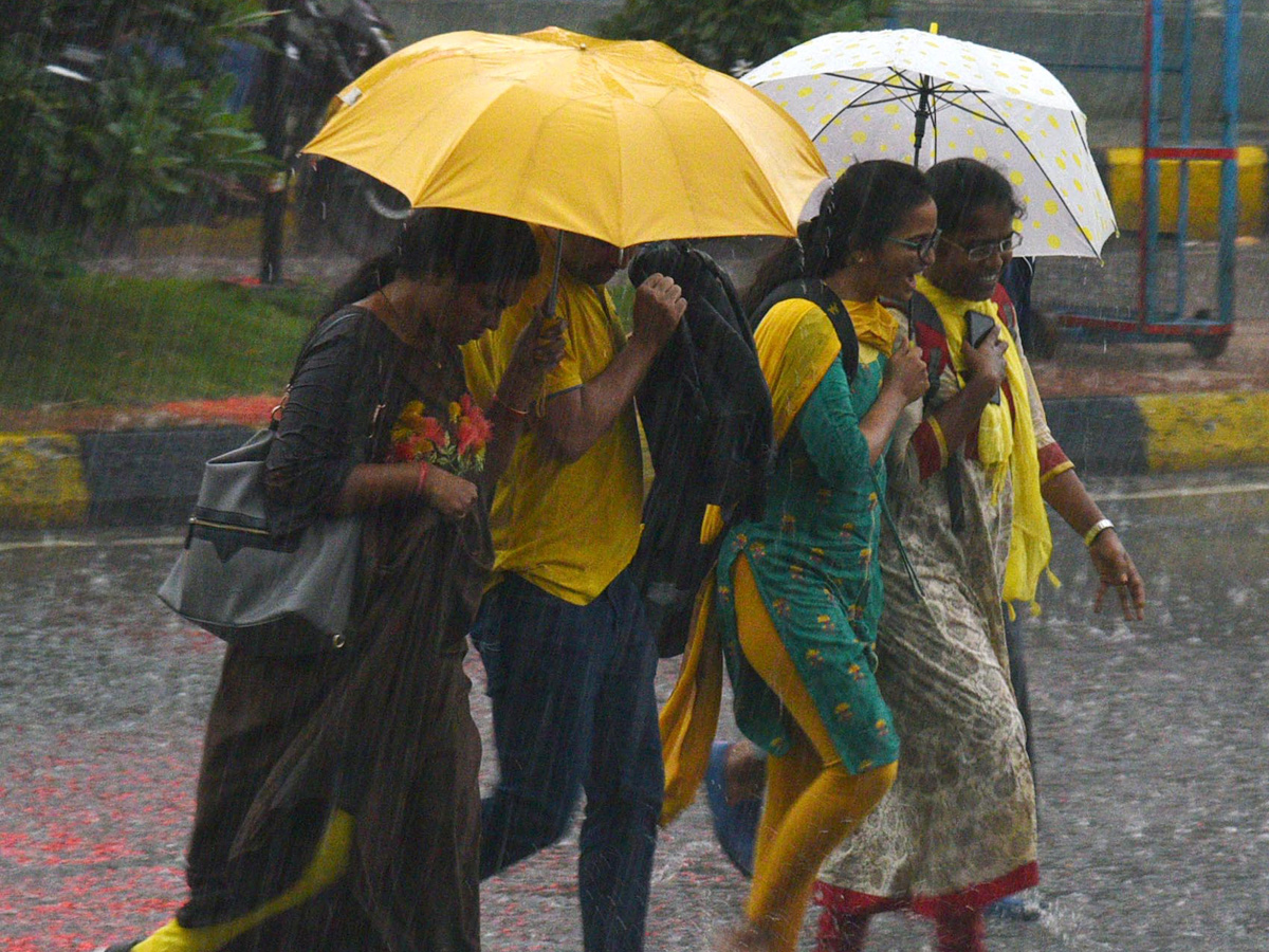 heavy rain in hyderabad Photo Gallery - Sakshi19