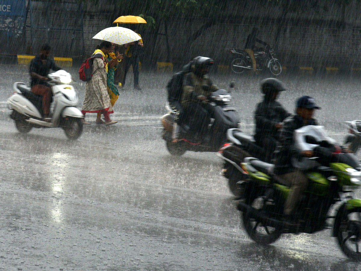 heavy rain in hyderabad Photo Gallery - Sakshi20