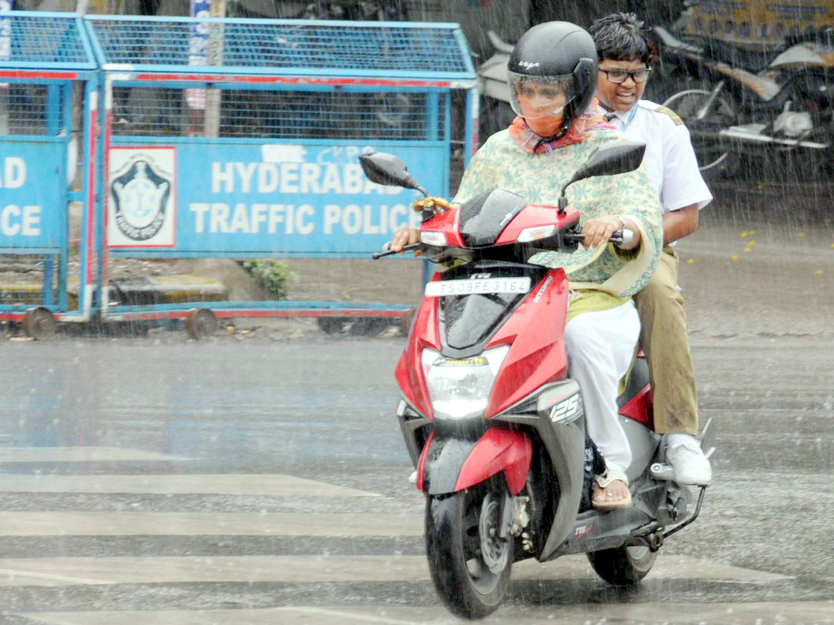 heavy rain in hyderabad Photo Gallery - Sakshi3