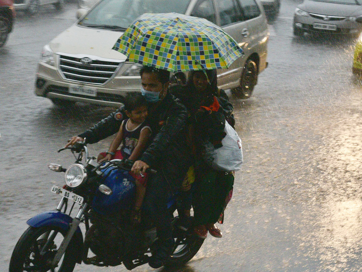 heavy rain in hyderabad Photo Gallery - Sakshi22