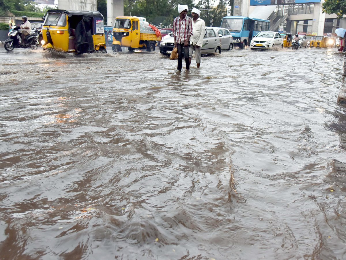 heavy rain in hyderabad Photo Gallery - Sakshi27