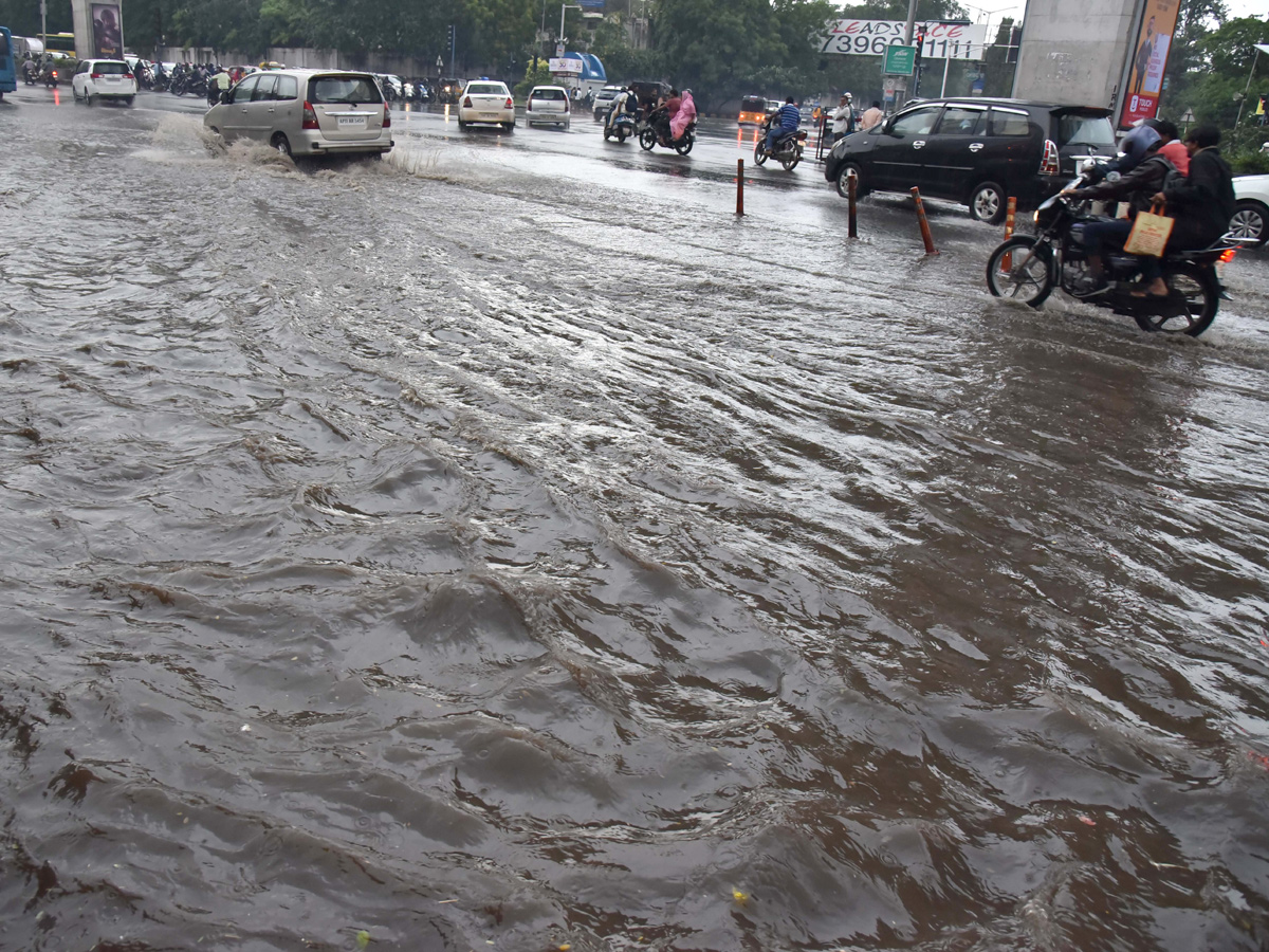 heavy rain in hyderabad Photo Gallery - Sakshi28