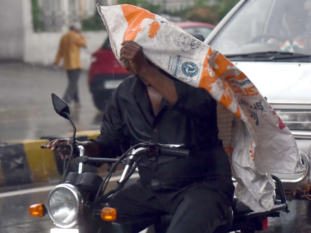 heavy rain in hyderabad Photo Gallery - Sakshi29