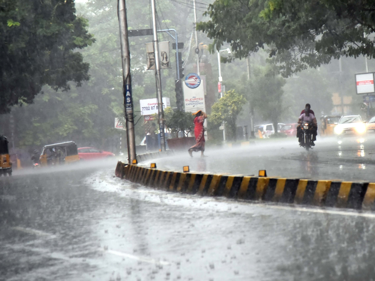 heavy rain in hyderabad Photo Gallery - Sakshi32