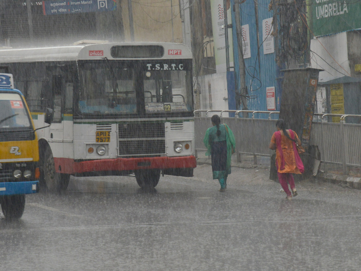 heavy rain in hyderabad Photo Gallery - Sakshi6