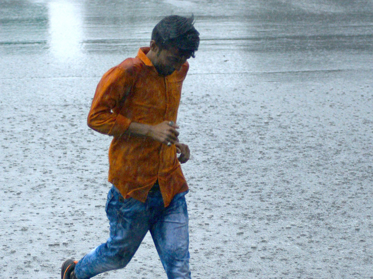 heavy rain in hyderabad Photo Gallery - Sakshi8