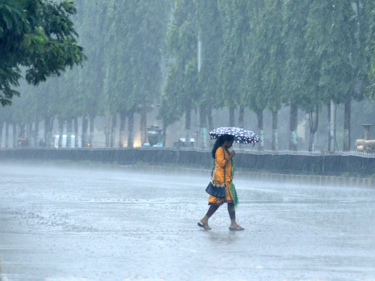 heavy rain in hyderabad Photo Gallery - Sakshi10