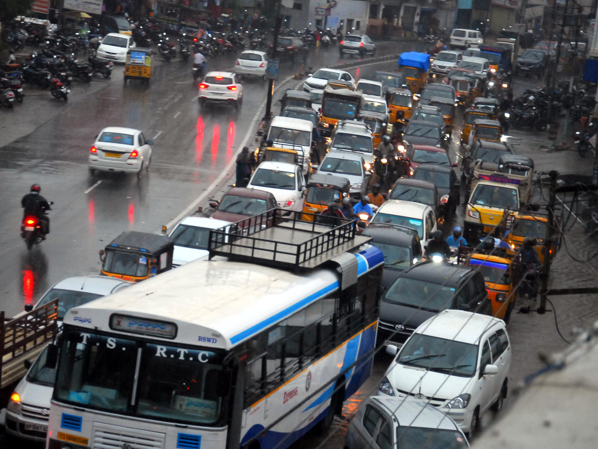 Heavy Rain in Hyderabad Photo Gallery - Sakshi1