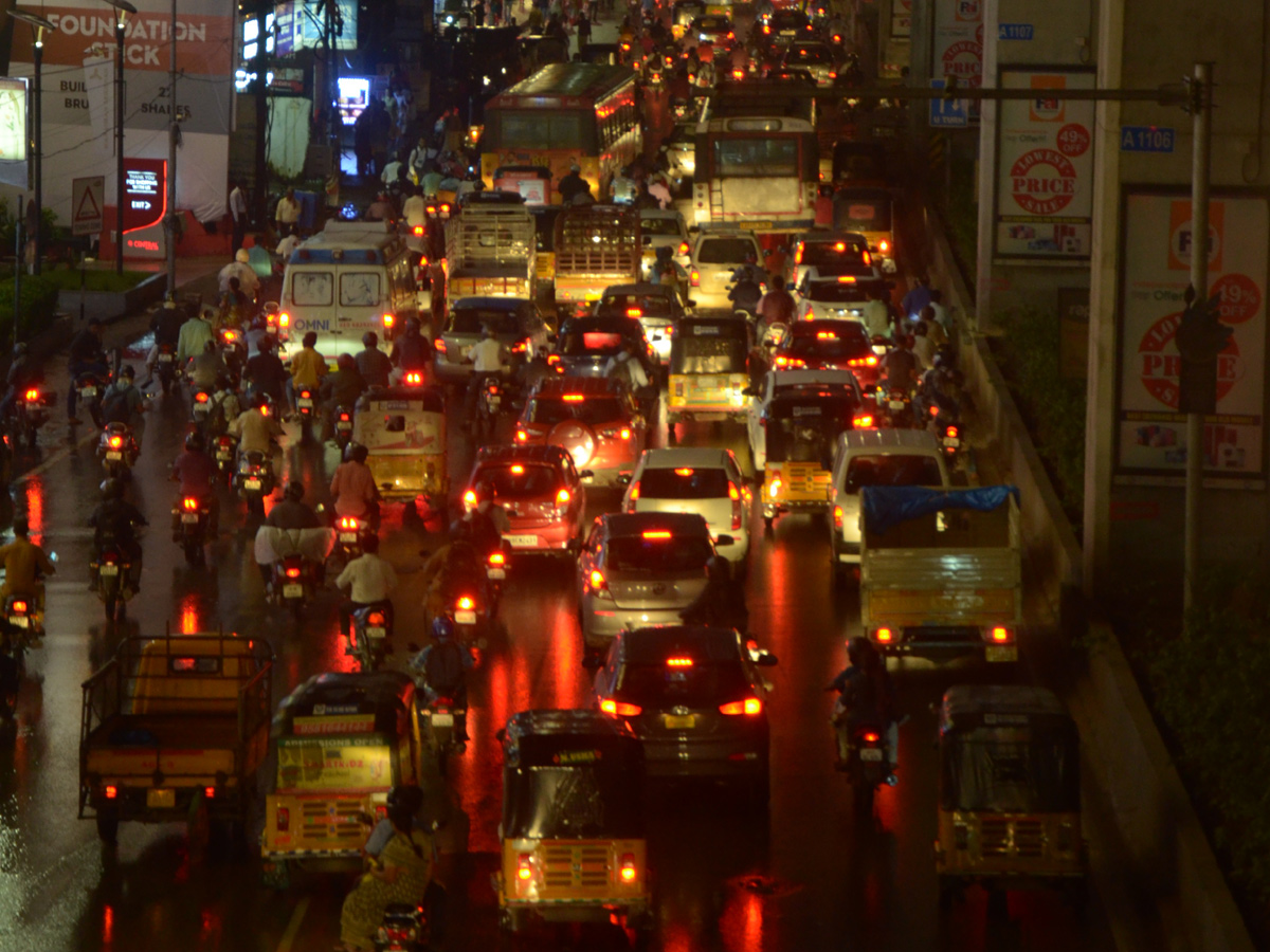 Heavy Rain in Hyderabad Photo Gallery - Sakshi16