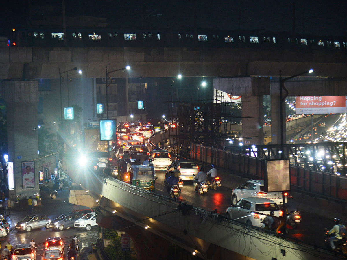 Heavy Rain in Hyderabad Photo Gallery - Sakshi24