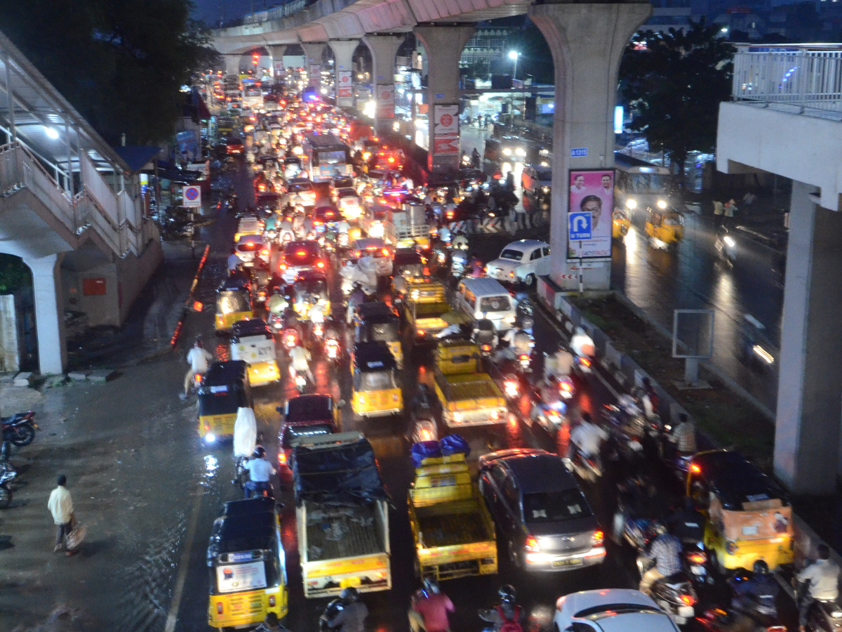 Heavy Rain in Hyderabad Photo Gallery - Sakshi7