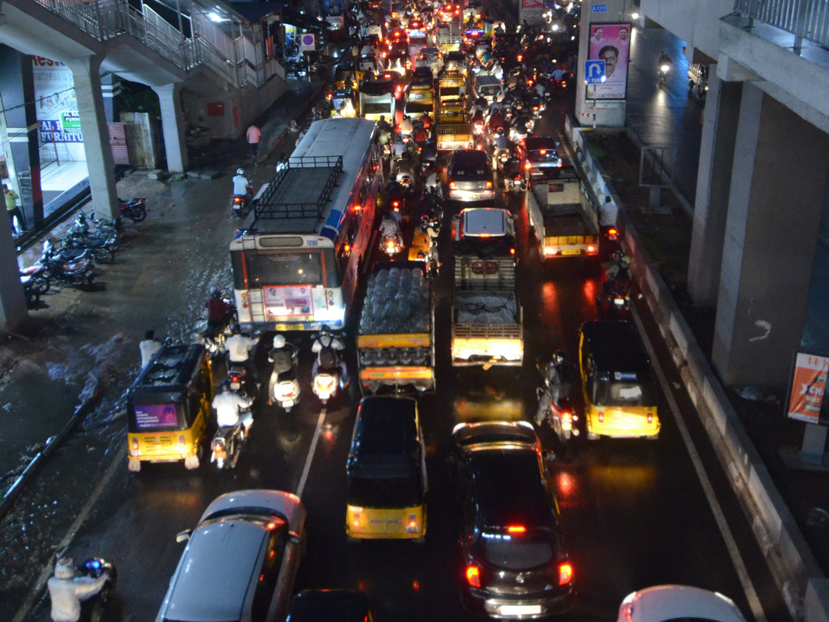 Heavy Rain in Hyderabad Photo Gallery - Sakshi8