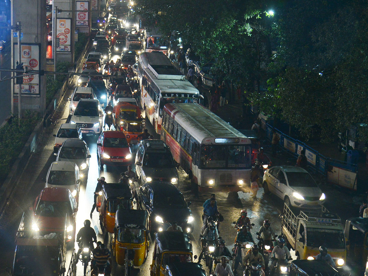 Heavy Rain in Hyderabad Photo Gallery - Sakshi9