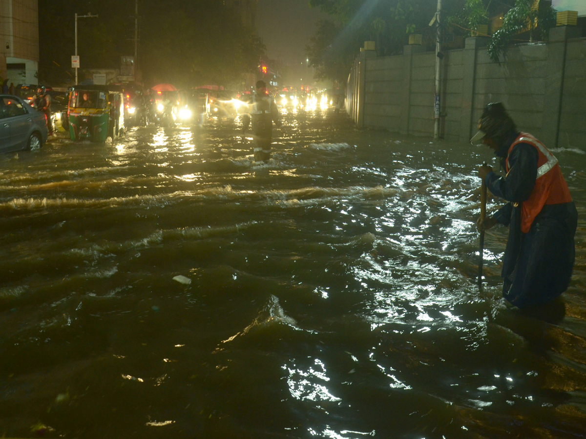 Heavy rain in Hyderabad Photo Gallery - Sakshi2