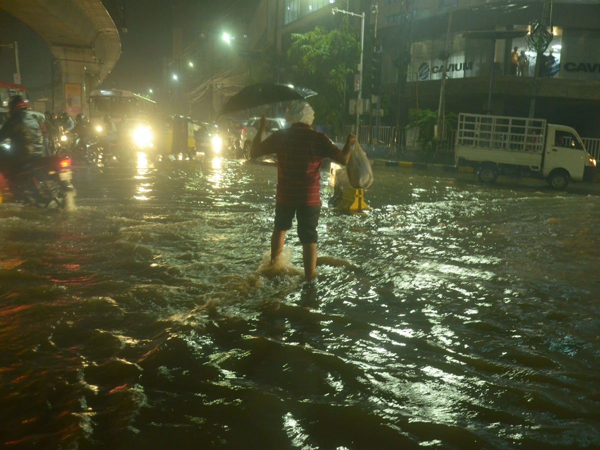 Heavy rain in Hyderabad Photo Gallery - Sakshi1