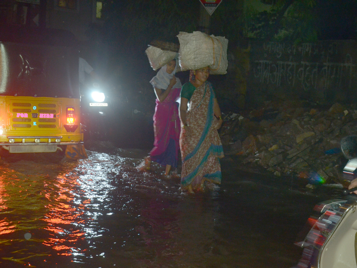 Heavy rain in Hyderabad Photo Gallery - Sakshi20