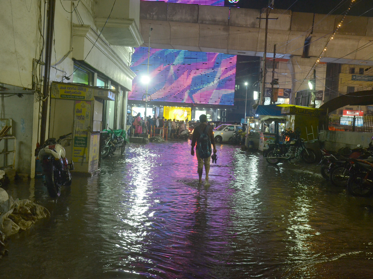 Heavy rain in Hyderabad Photo Gallery - Sakshi21